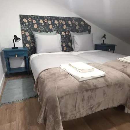 Casinhas Da Ajuda Nº15 *